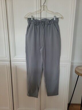 LULULEMON ON THE FLY LIGHT GREY PANTS SZ 6 LIKE NEW
